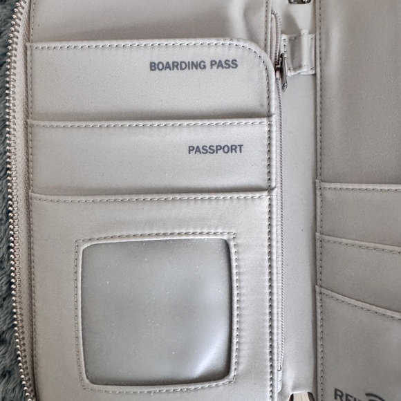 Stylish & Functional Travel Wallet / Wristlet - Picture 7 of 10